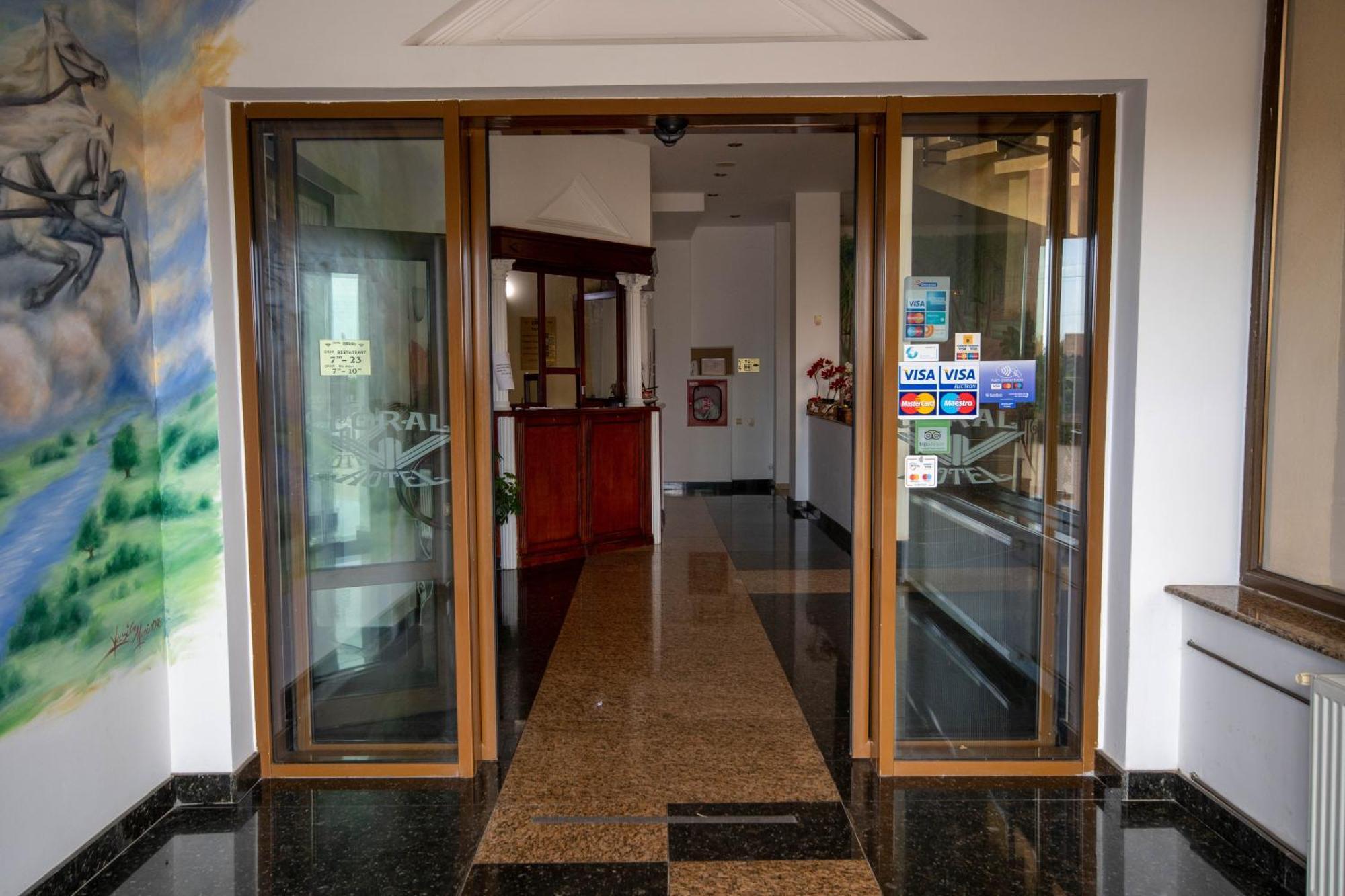 Hotel Coral Satu Mare Exterior foto
